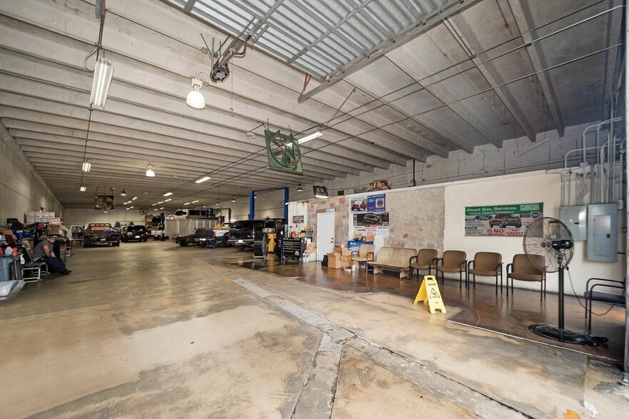 More Photos Of 8230-8232 NW 56th St, Miami Warehouse For Sale