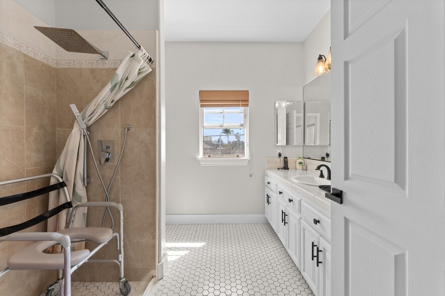 More Photos Of 12908 South Ln, Redlands Healthcare For Sale