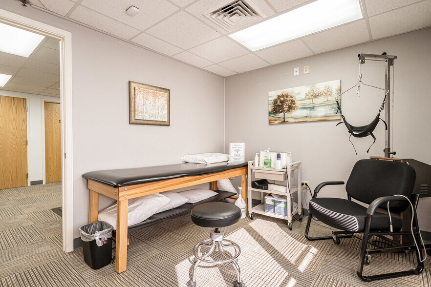 More Photos Of 4331 Churchman Ave, Louisville Medical For Sale