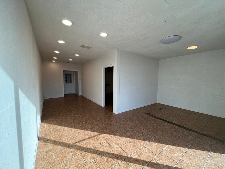 More Photos Of 3500-3516 N Clinton St, Fort Wayne Storefront Retail Office For Lease