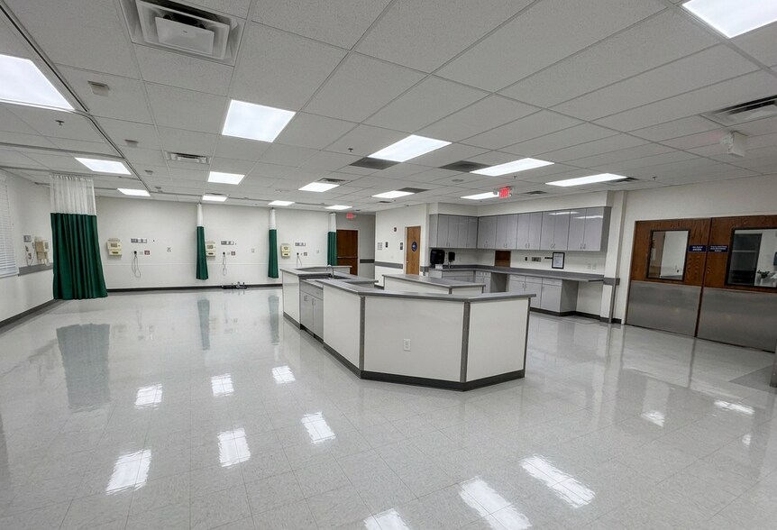 Primary Photo Of 1753 W Avenue J, Lancaster Medical For Lease