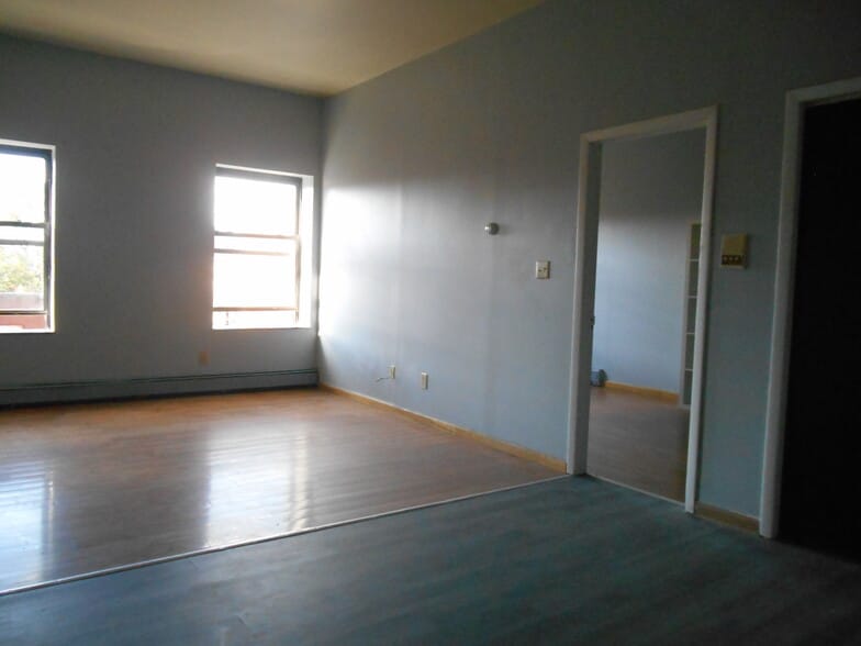 More Photos Of 358 Grove St, Jersey City Storefront Retail Residential For Lease