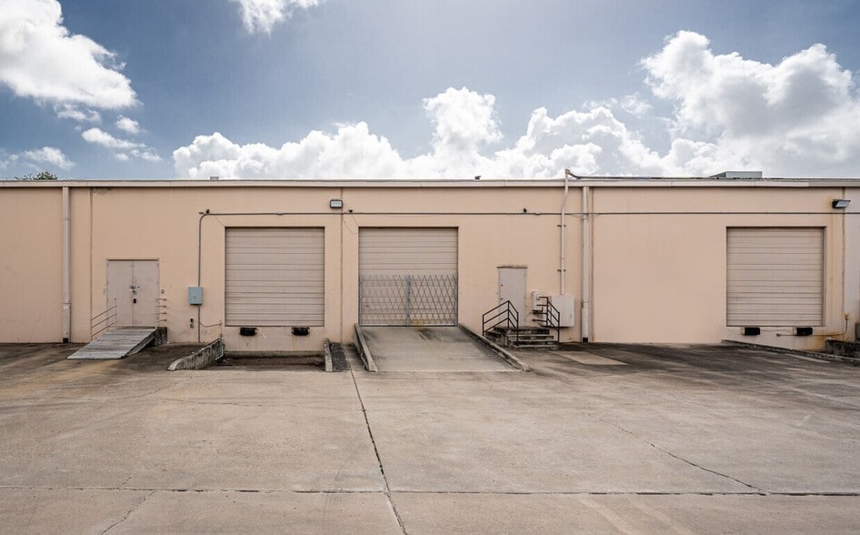 More Photos Of 10161-10175 Harwin Dr, Houston Unknown For Lease