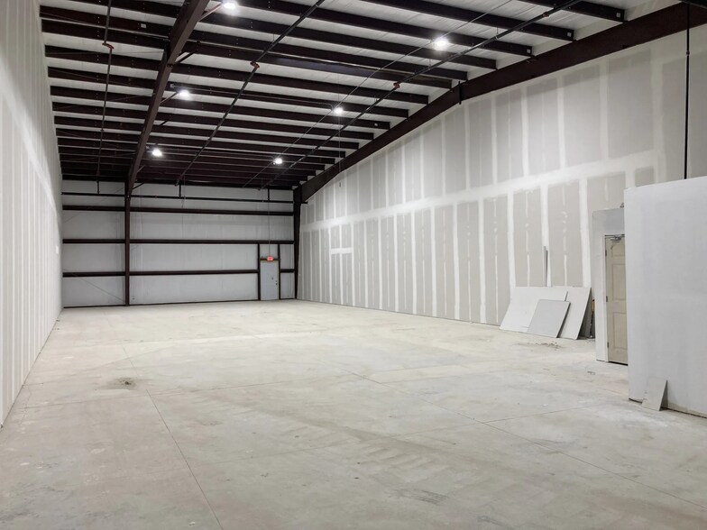 More Photos Of 420-430 Clay Drain Rd, Wildwood Warehouse For Lease