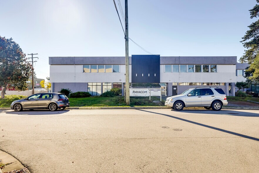 More Photos Of 7060 Waltham Ave, Burnaby Warehouse For Lease
