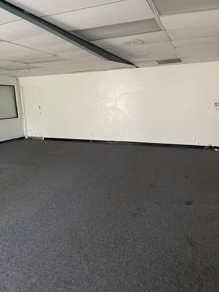 More Photos Of 551 W Crowther Ave, Placentia Warehouse For Lease