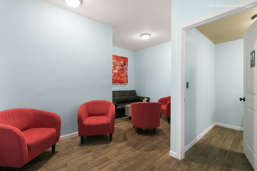 More Photos Of 1933-1937 Pacific Ave, Forest Grove General Retail For Sale