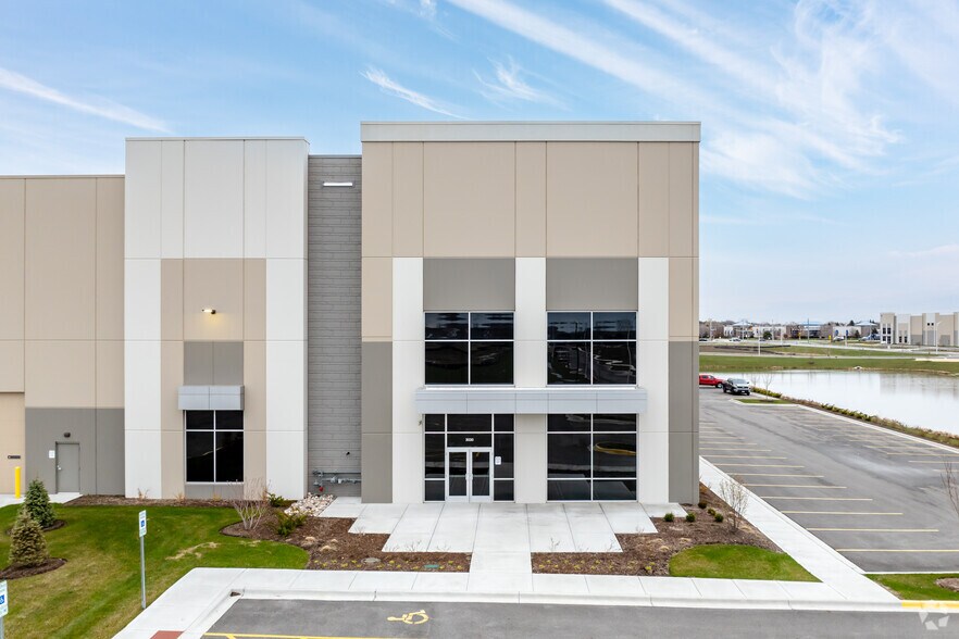 More Photos Of 3010 Longmeadow Pky, Algonquin Distribution For Lease