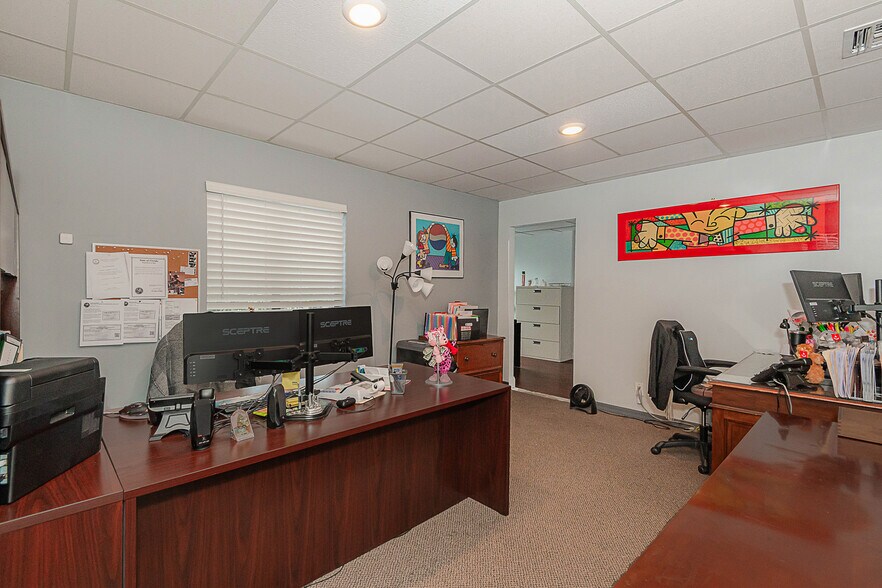 More Photos Of 3650 Coral Ridge Dr, Coral Springs Light Manufacturing For Sale