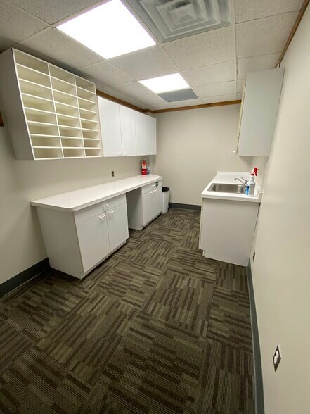 More Photos Of 15405-15469 Middlebelt Rd, Livonia Office For Lease