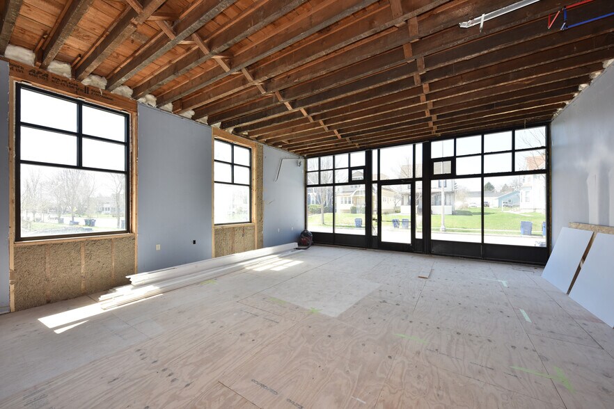 More Photos Of 700 N Wisconsin St, Port Washington Flex For Lease