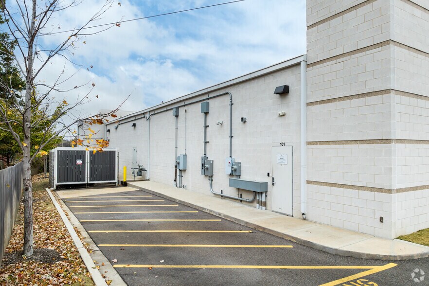 More Photos Of 2847 Poplar Ave, Memphis Storefront Retail Office For Sale