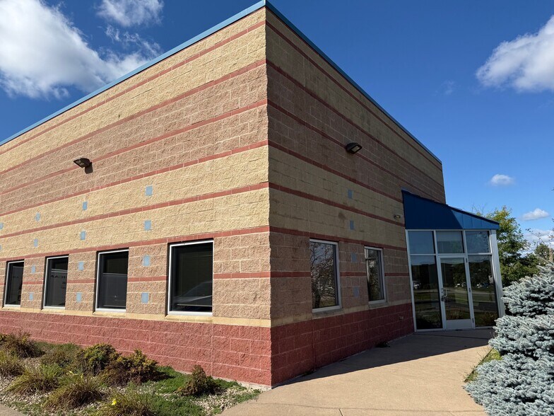 More Photos Of 2777 Prairie Dr, River Falls Office For Sale