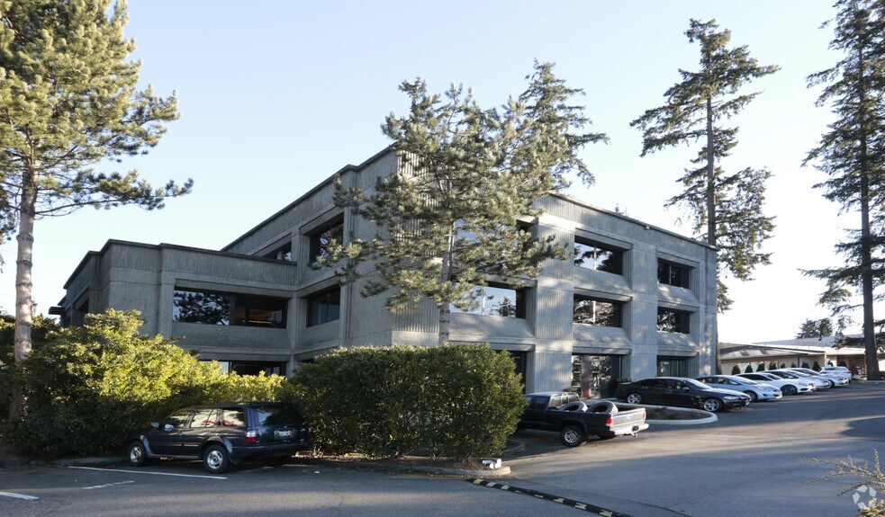 More Photos Of 12828 Northup Way, Bellevue Office For Lease