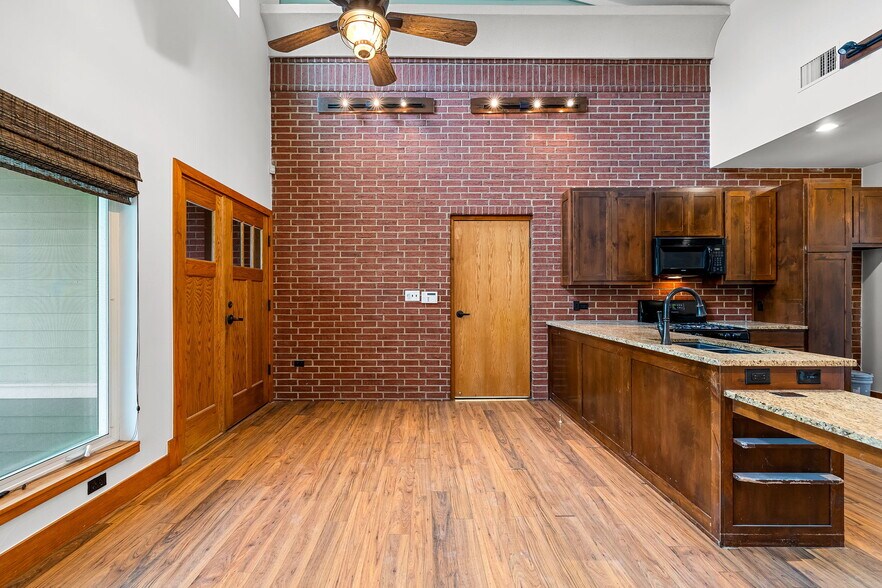 More Photos Of 1515 E Belt Line Rd, Carrollton Office Residential For Sale