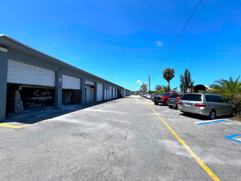 More Photos Of 7153 Southern Blvd, West Palm Beach Service For Lease