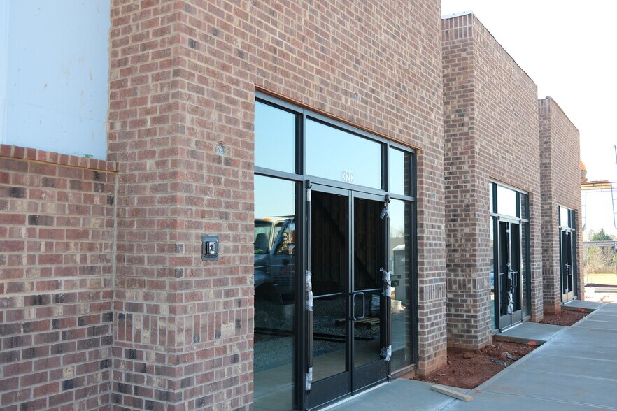 More Photos Of 32 Magnolia Cove Dr, Simpsonville Storefront Retail Office For Lease