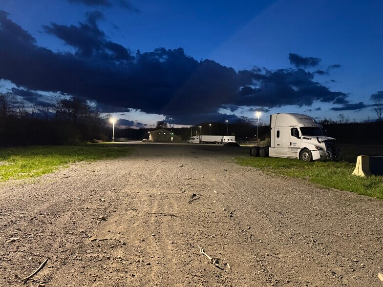 More Photos Of 4881 Pittsburgh Rd, Harrisville Light Distribution For Sale