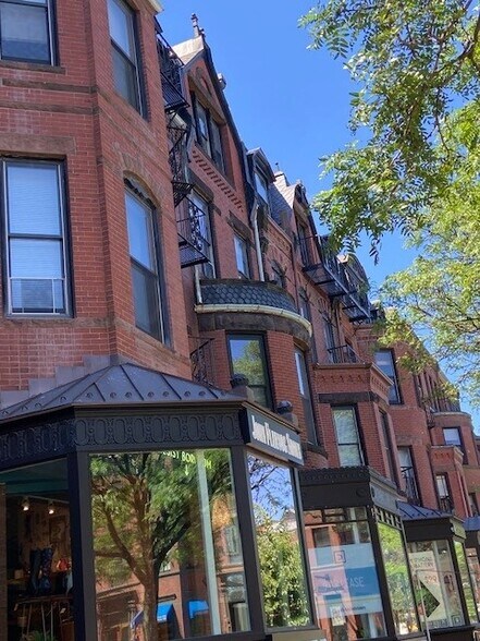 More Photos Of 222-224 Newbury St, Boston Storefront Retail Office For Lease