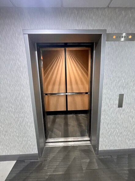 More Photos Of 6330 Newtown Rd, Norfolk Office For Lease