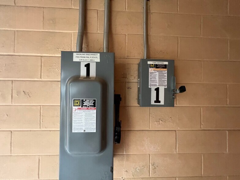 More Photos Of 100 N Main St, Corsicana Office Residential For Sale