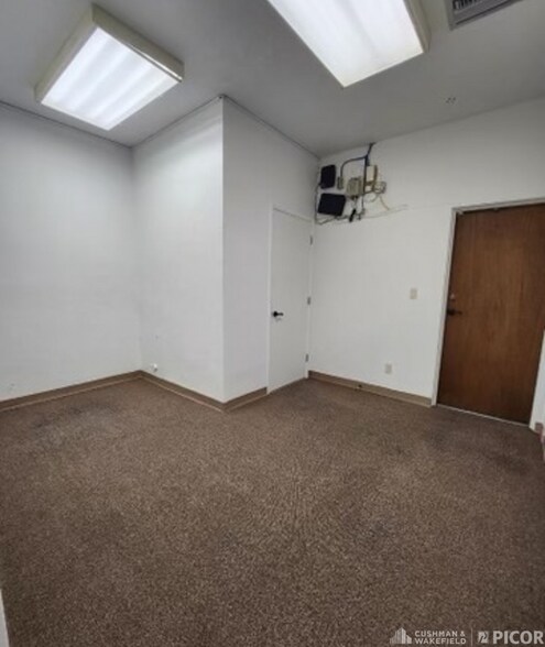 More Photos Of 8230 E Broadway Blvd, Tucson Medical For Sale