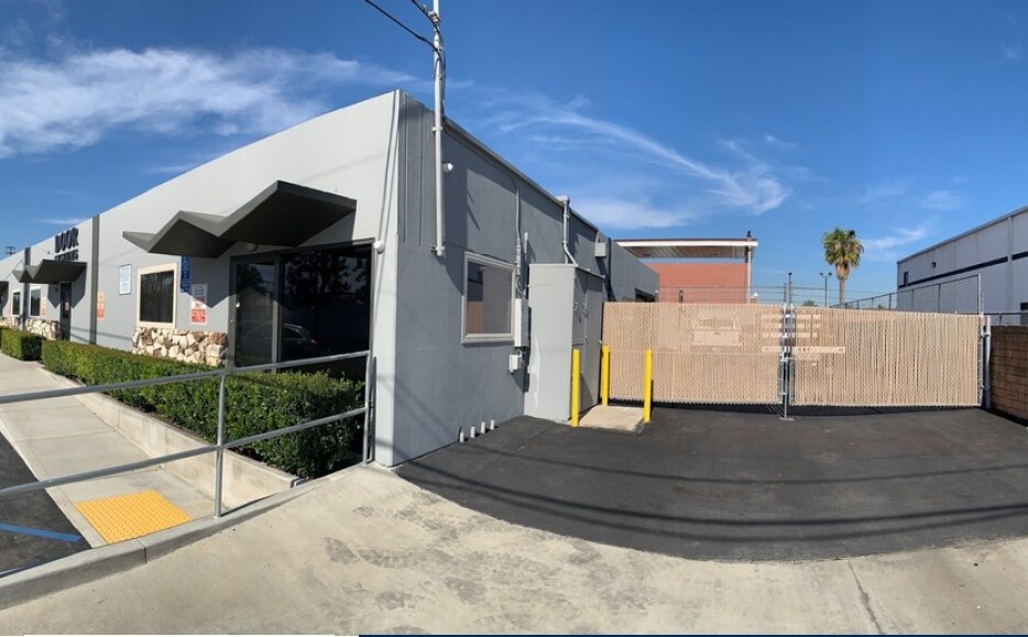 More Photos Of 2401-2413 S Broadway, Santa Ana Manufacturing For Sale