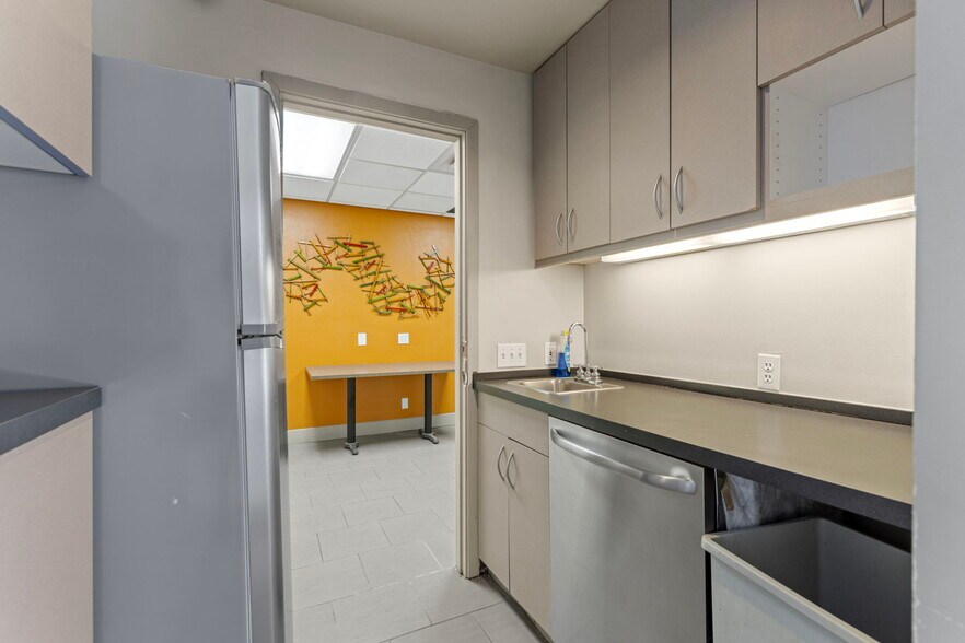 More Photos Of 2336 Pearl St, Boulder Office For Lease
