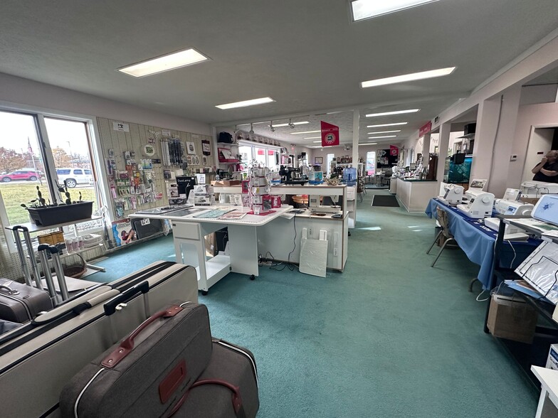 More Photos Of 966 W South Airport Rd, Traverse City Freestanding For Sale