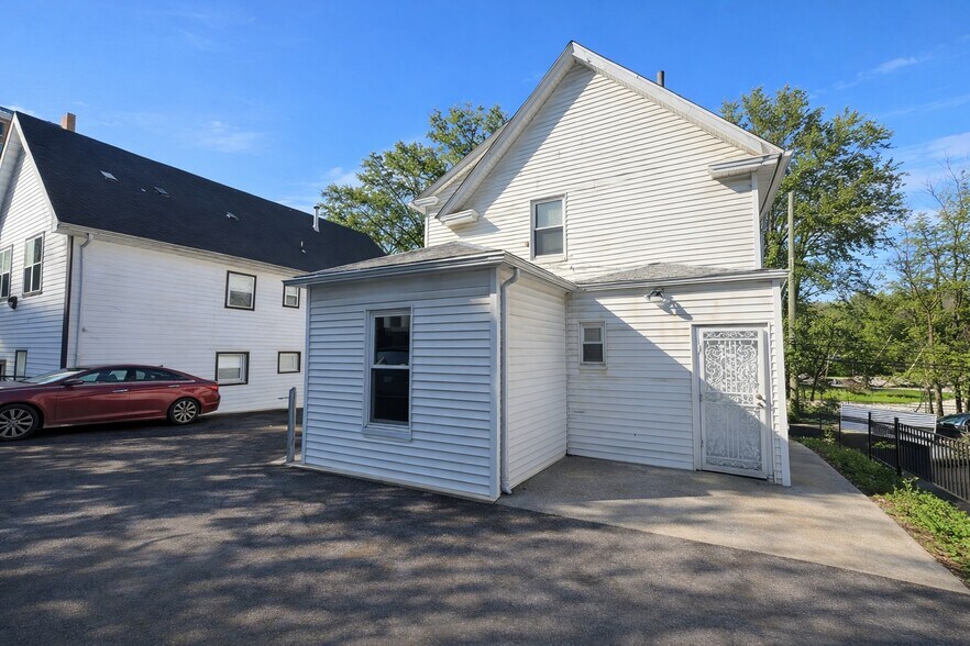 More Photos Of 557 N Macquesten Pky, Mount Vernon Office Residential For Sale