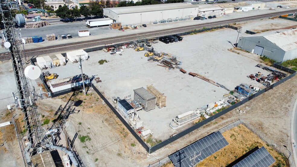 More Photos Of 108 Alpine Dr, Gonzales Warehouse For Lease