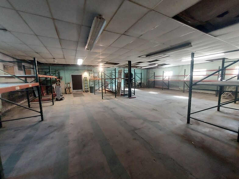 More Photos Of 66-68 Plymouth St, Edwardsville Flex For Sale