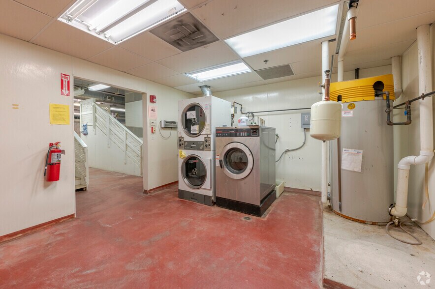 More Photos Of 1 Brockway Pl, White Plains Veterinarian Kennel For Lease