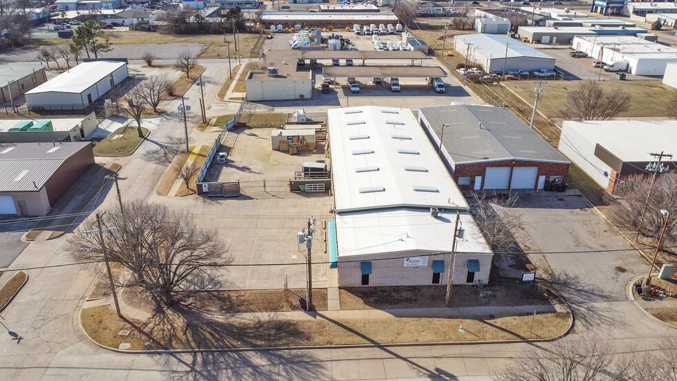 Primary Photo Of 1006 N University Blvd, Norman Warehouse For Lease