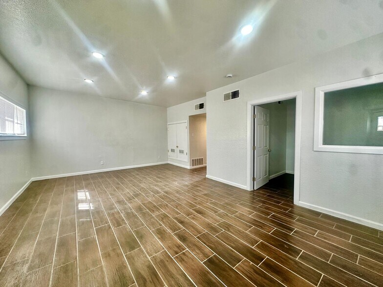 More Photos Of 1926-1930 Bassett Ave, El Paso Apartments For Sale