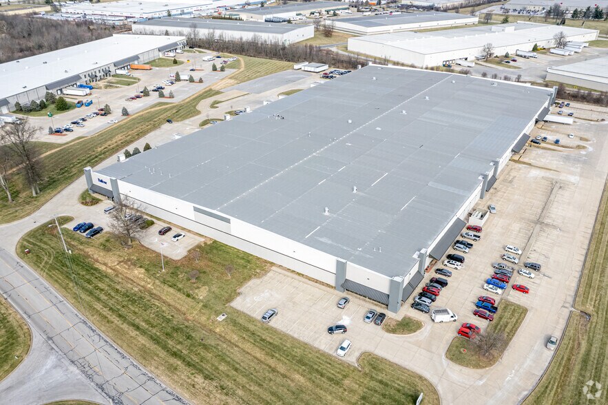 More Photos Of 7101 Intermodal Dr, Louisville Warehouse For Lease