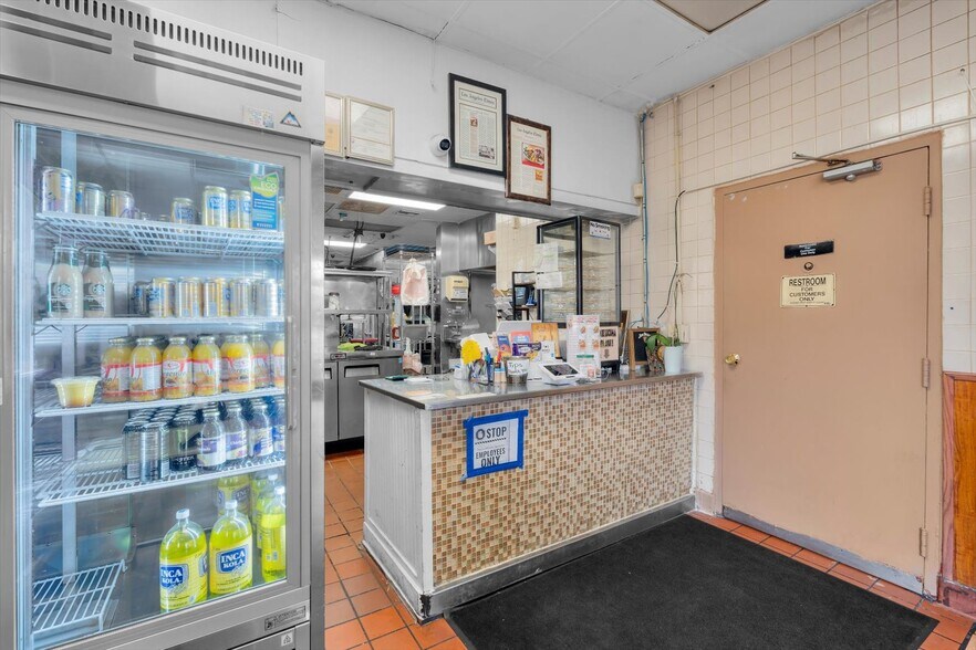 More Photos Of 5991 Atlantic Ave, Long Beach Restaurant For Sale