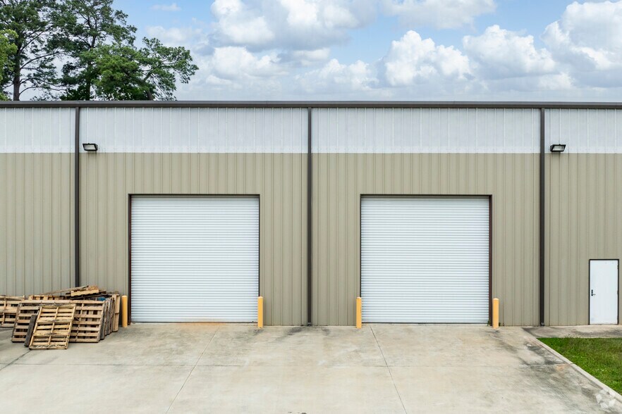 More Photos Of 501 Hickerson St, Conroe Manufacturing For Lease