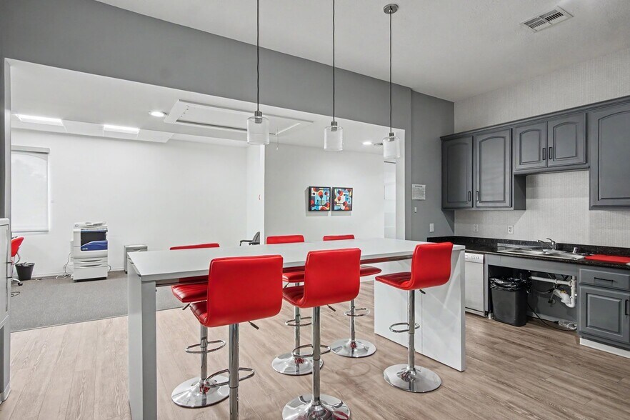 More Photos Of 1810 Snake River Rd, Katy Medical For Sale