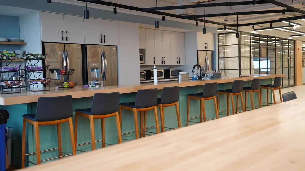 More Photos Of 401 N Broad St, Philadelphia Industrial For Lease