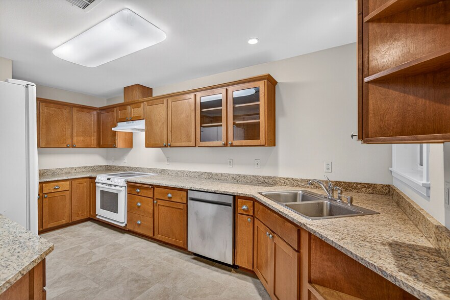 More Photos Of 230 Grant St, Ashland Apartments For Sale