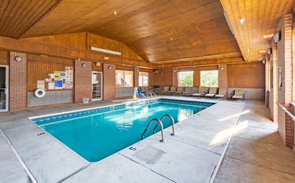 More Photos Of 1202 W Kansas Ave, Garden City Hotel For Sale