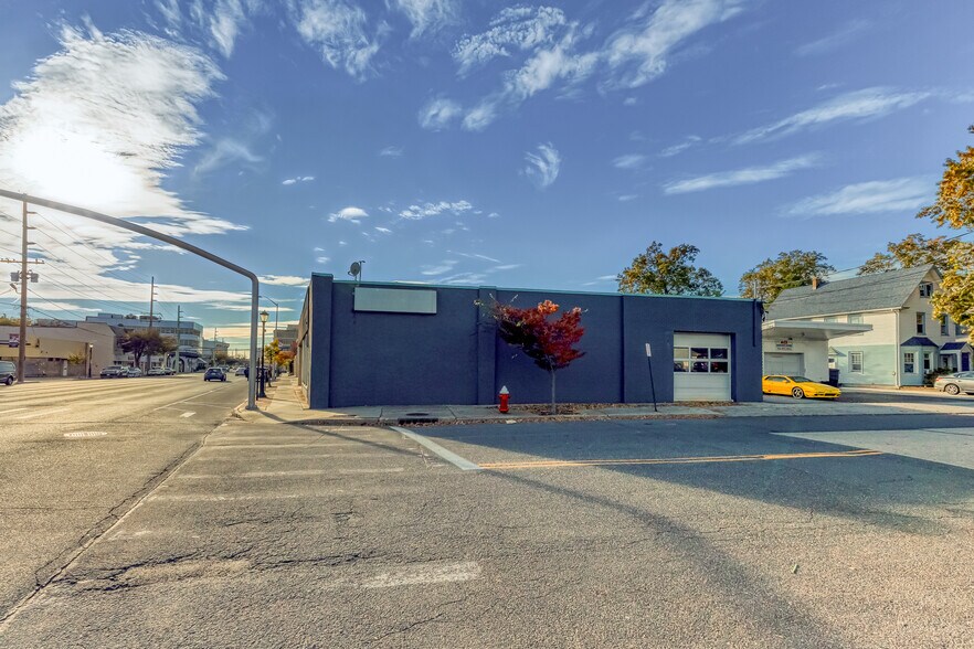 More Photos Of 239 Merrick Rd, Lynbrook Storefront For Lease