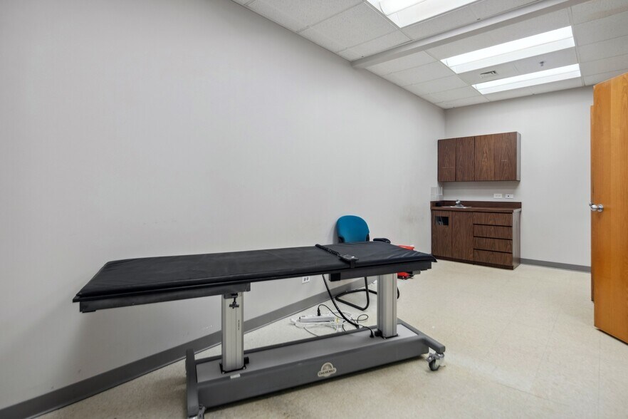 More Photos Of 10215 Roosevelt Rd, Westchester Office For Sale