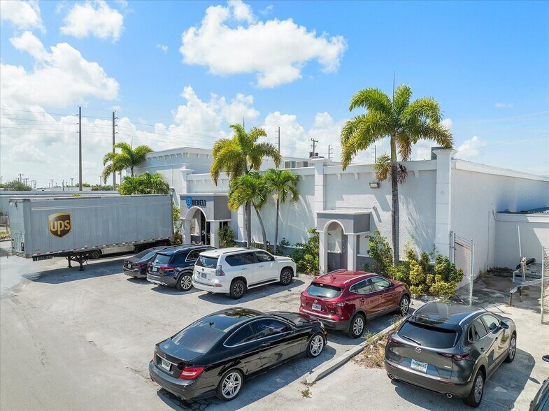 More Photos Of , Hollywood Unknown For Sale