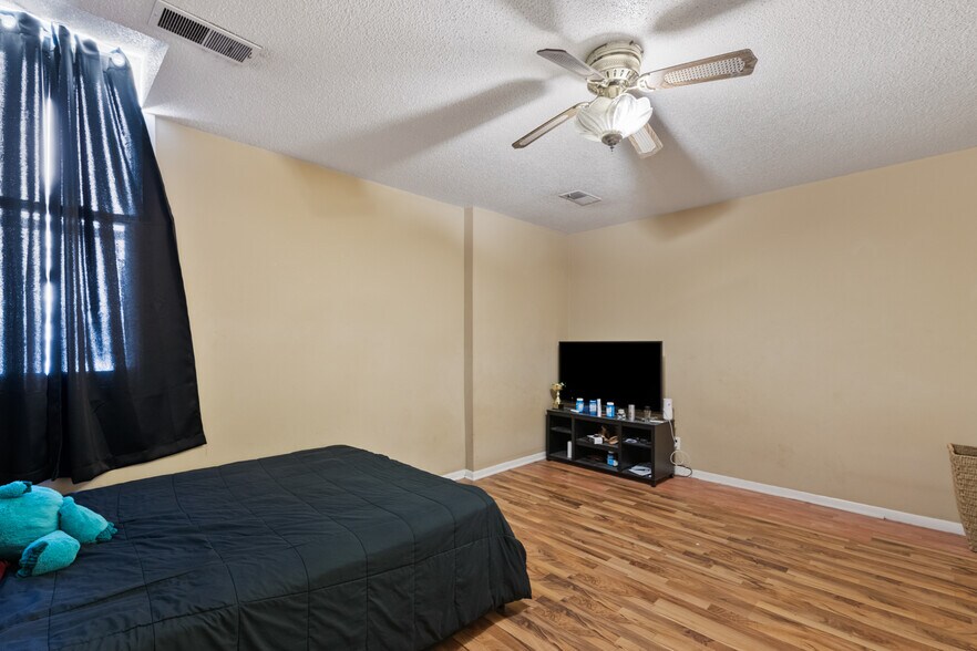 More Photos Of 2319 Vinton St, Omaha Office Residential For Sale