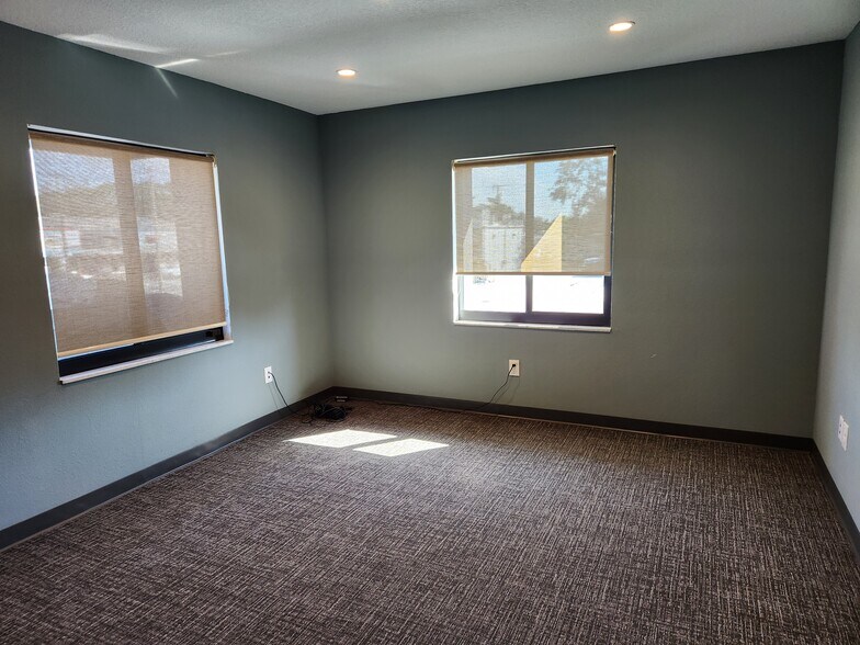 More Photos Of 4409 W El Prado Blvd, Tampa Office For Sale