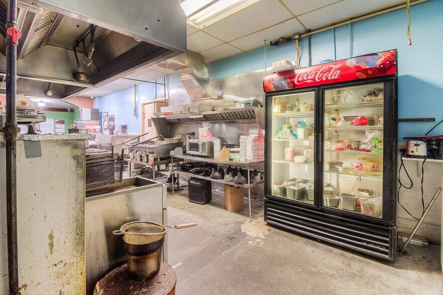More Photos Of 1319 E 1st Ave, Zillah Restaurant For Sale