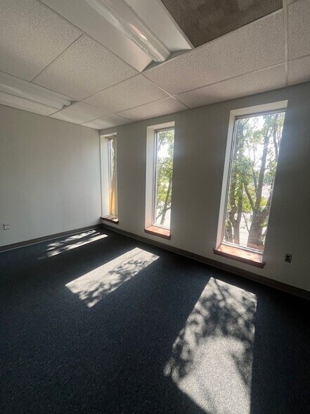 More Photos Of 254 Chapman Rd, Newark Office For Lease