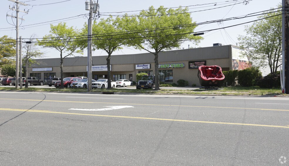 More Photos Of 1601-1607 Lakeland Ave, Bohemia Warehouse For Lease